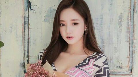 网红美女看书图片大全,阅读之美，尽在这一瞬间